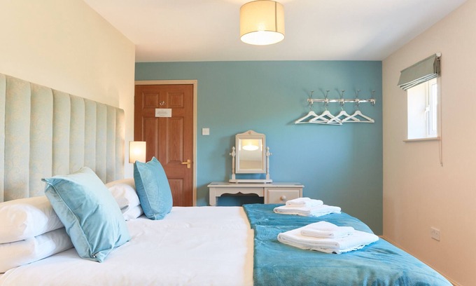 Dalbury Lees Cottage | Finest Retreats | Meadow View