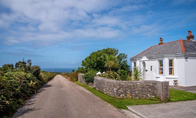Pendeen House | Finest Retreats - Western Watch - Sea Views, Pets Accepted, Sleeps 6