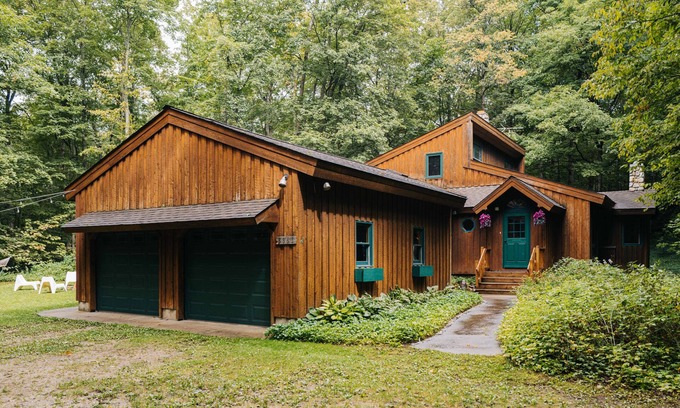 Suttons Bay House | Finnwood - Idyllic Pet Friendly Woodland Retreat in Wine Country