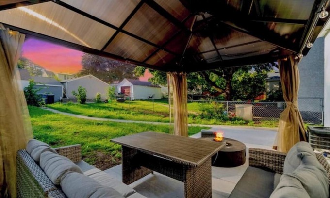Nokomis House | Fire Pit 8 Mins From airport 15 Mins from DT