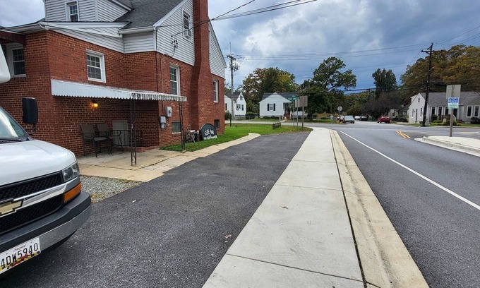 Glen Burnie Hotel | Firefly Aire B&B