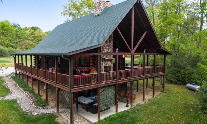 Carbon Hill Cabin | Firefly Hollow Lodge | Private Lot | Secluded