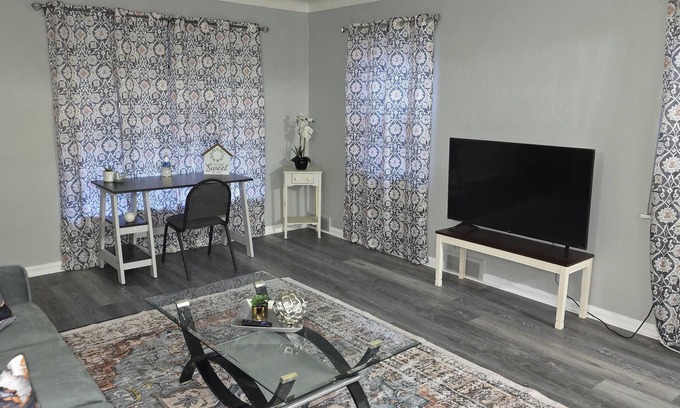 Toledo Apartment | First floor 1Bed/1Bth Pets OK, Close to ProMedica, UT
