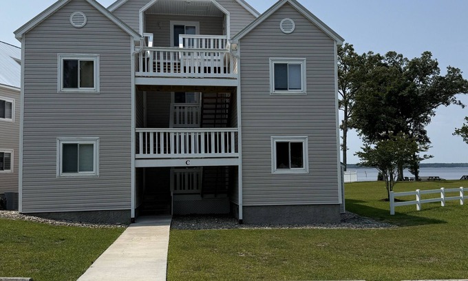 Minnesott Beach Condo | First floor 2-bedroom condo in Minnesott Beach, NC. Pool and Neuse River