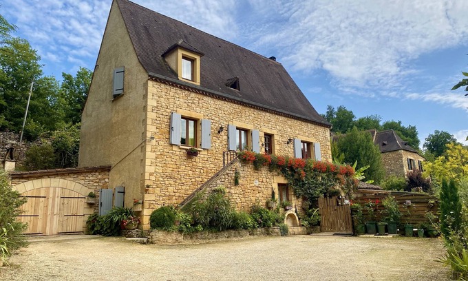 Beynac-et-Cazenac Apartment | First floor of a stone house in Beynac