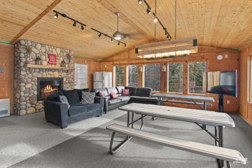 Sterling Cabin | Fish Camp – Rustic Retreat with 4 Cabins, Gazebo & Kenai River Access Sleeps 14