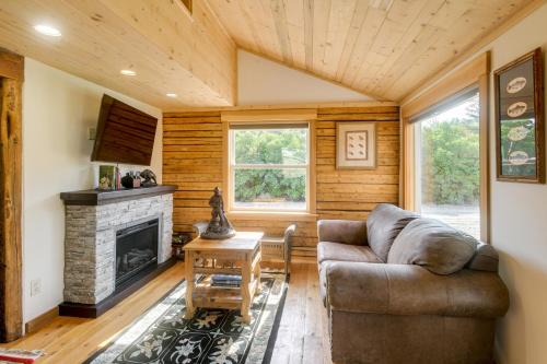 Ririe House | Fish, Hike and Ski Ririe Retreat with Kayaks!