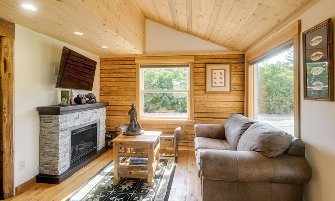 Ririe Cabin | Fish, Hike & Ski: Ririe Retreat w/Kayaks!