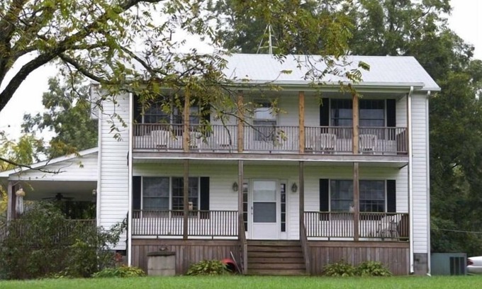 Boydton House | Fisherman's Paradise and Country Retreat on Kerr Reservoir