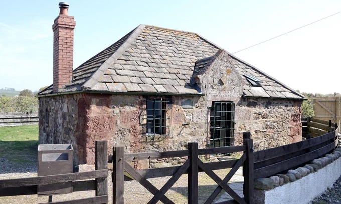 Lunan House | Fishermans Bothy