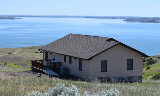 Fort Pierre House | Fishing & Hunting on Oahe Lake with a Breathtaking View!