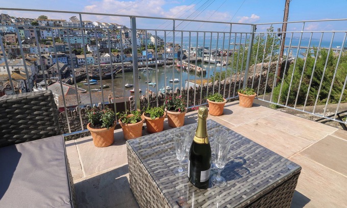 Brixham House | FISHNETS, pet friendly, character holiday cottage in Brixham