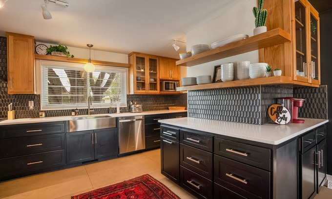 Mossman House | Five Bedroom Charmer Close to Uptown