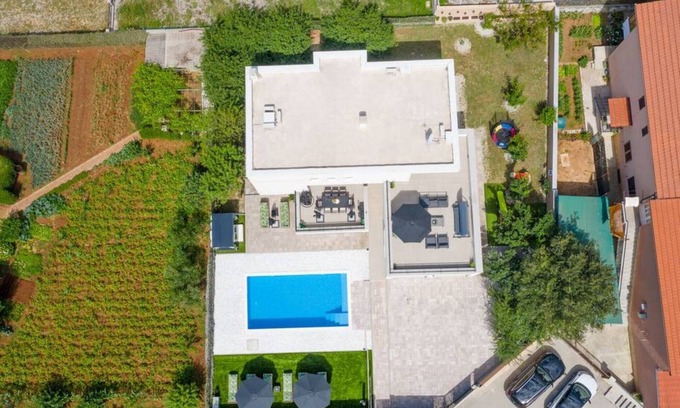 Dicmo Villa | Five Bedroom Villa with Private Pool