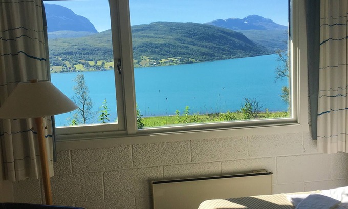 Lavangen Municipality Hotel | Fjellkysten