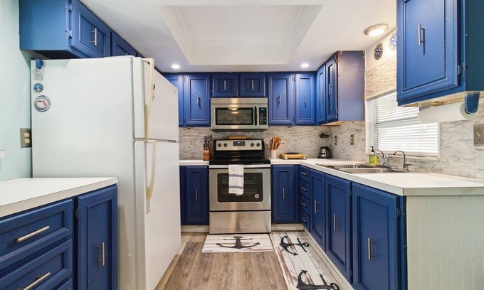 Flamingo Bay Cottage | Flamingo Bay Cottage 3 Bedroom Cottage by RedAwning