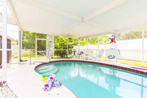 Walsingham House | Flamingo Lounge - Pool, Firepit, Grill, Sleeps 10