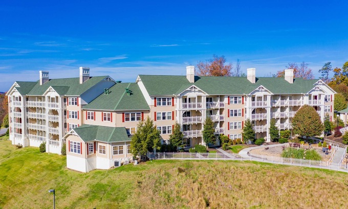 Pigeon Forge Resort | FLASH SALE! Cozy Condo w/Resort Indoor & Outdoor Pools, 3 Hot Tubs, WiFi & More!