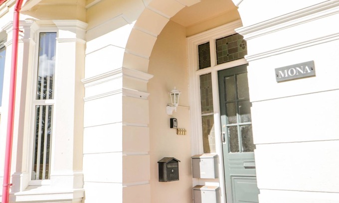 Deganwy Cottage | FLAT 1, MONA HOUSE, pet friendly, with a garden in Deganwy