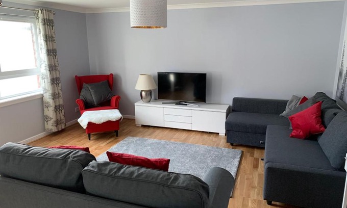East Kilbride Apartment | Flat One, 212 Eaglesham Road, East Kilbride, Glasgow