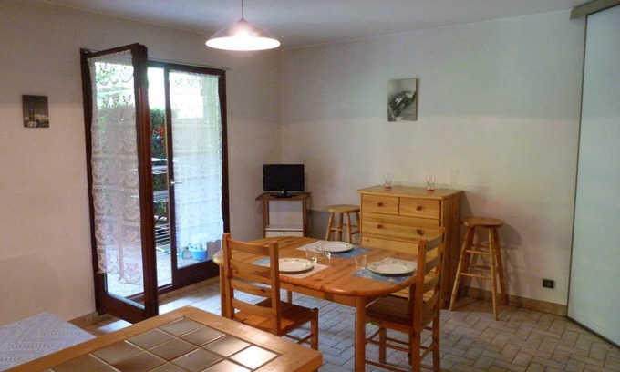 Menthon-Saint-Bernard Apartment | Flat with garden, lake of annecy