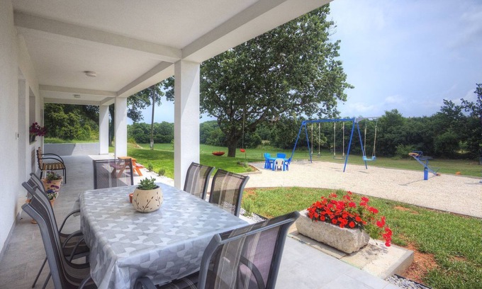 Valtura Apartment | Flat with large garden, play area