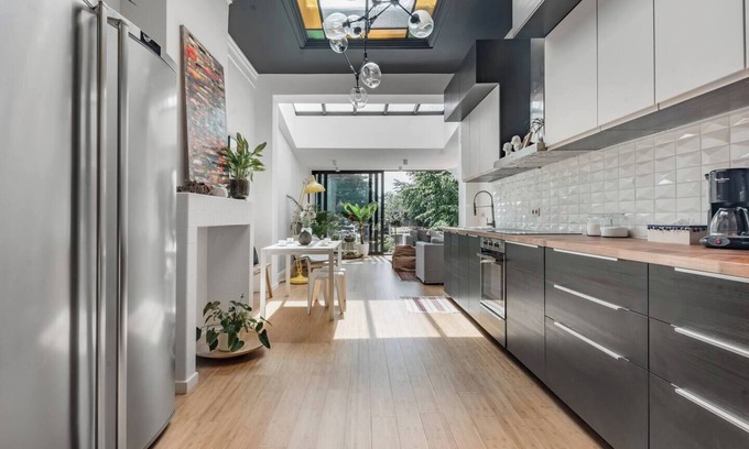 Halle House | FlemisHome Spacious Getaway – Free Parking, Garden, Terrace, Great Location"