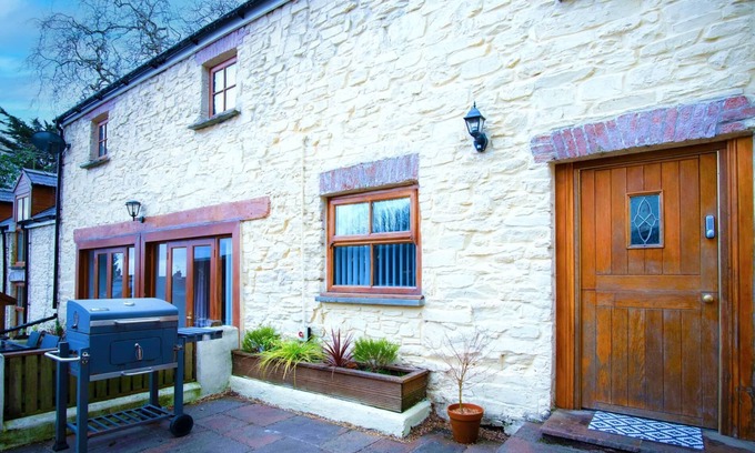Llanddowror Cottage | Fletcher Coach House - 3 Bedroom Cottage - Pendine