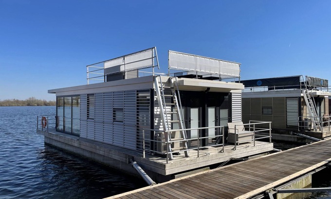 Vynen House | Floating 44 Komfortable Hausboote bei Xanten mit Tollem Seeblick