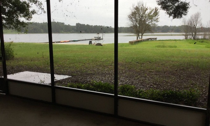 Edgar House | Florida Lakeside Getaway