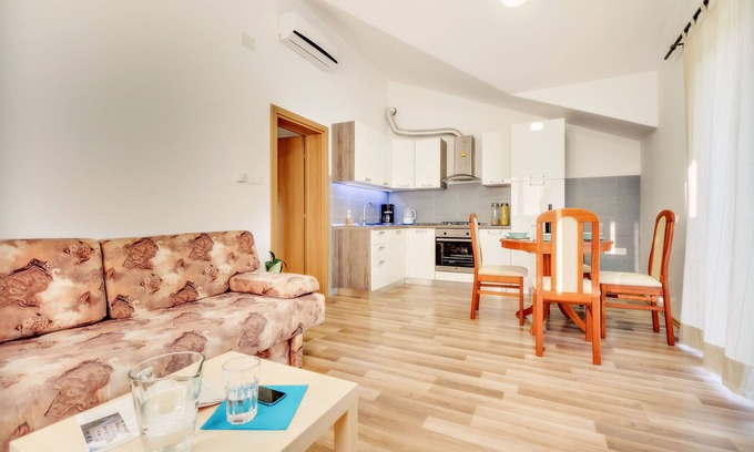 Brodarica Apartment | Fluctus apartments - pet-friendly apartments with a view on the forrest and sea