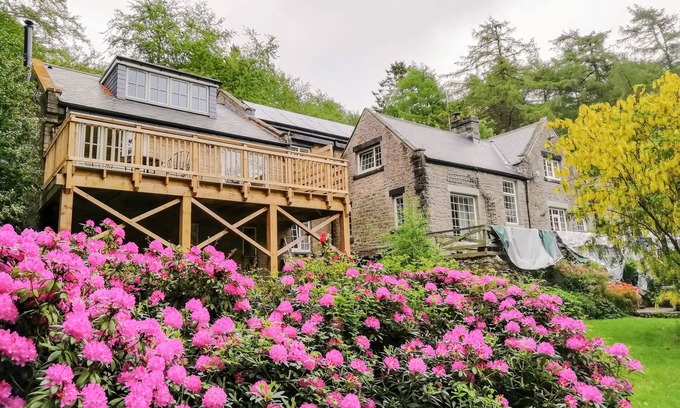 Barnard Castle Cottage | FOLLY LODGE, pet friendly, with open fire in Middleton-In-Teesdale