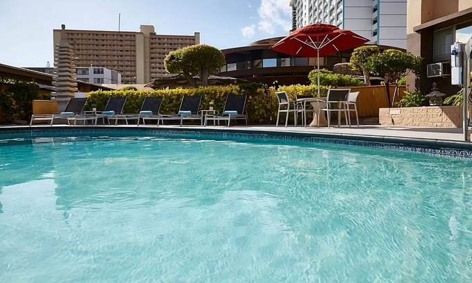 Ala Moana House | For the Whole Family! Onsite Pool, 2 Great Units, Pet-Friendly Property