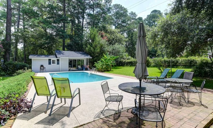 Forest Acres House | Forest Acres 5BR Home w/Private Pool & Pool House