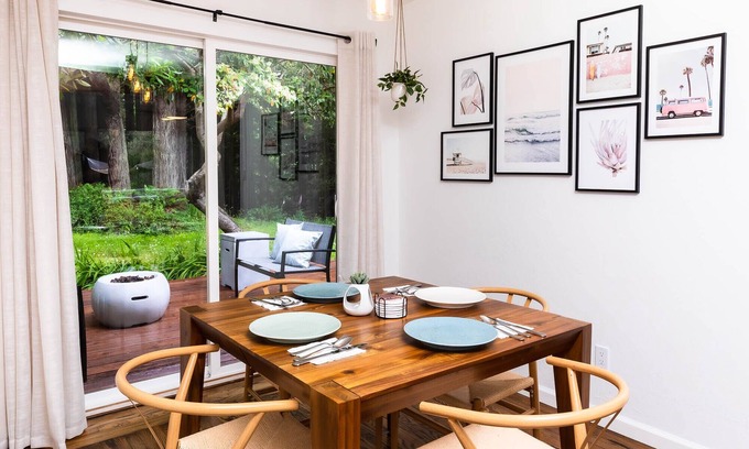 Little River Cottage | Forest oasis 3 min from beach + Hot Tub + Fire Pit