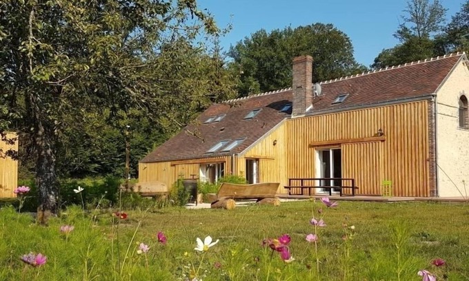 Senonches Cottage | Forest Retreat with Games, Fireplace & BBQ - Ideal for Families and Groups