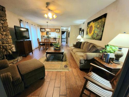 Mount Ida Apartment | Forest view, log-sided two bedroom, two bath condo on Lake Ouachita, condo