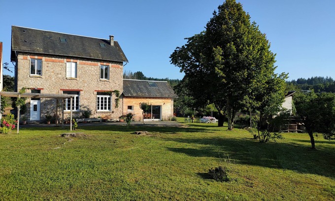 Sarran House | Former ROUFFIAT school in the heart of Corrèze