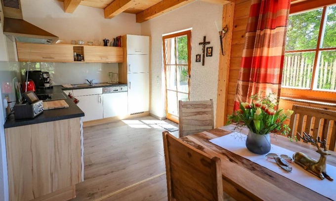 Arnetsried Apartment | Forsthaus Chalet - Luxus Chalet mit Eigenem Whirlpool auf der Terrasse
