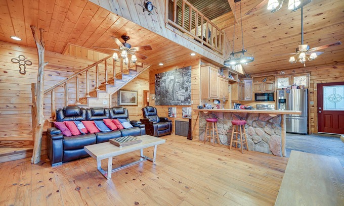 Fort Towson Cabin | Fort Towson Cabin < 1 Block to Raymond Gary Lake