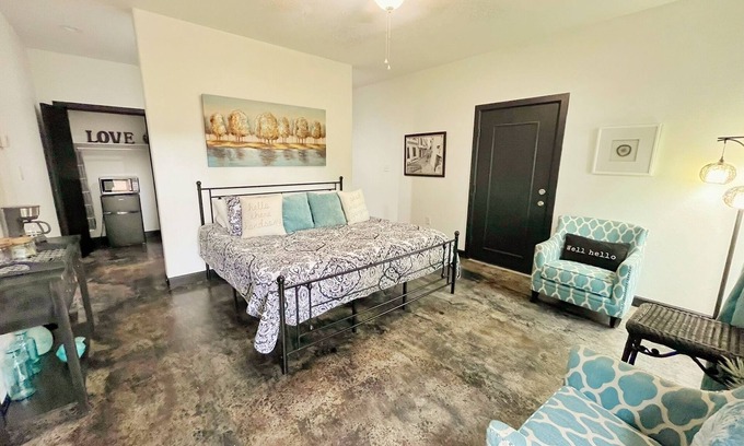 Lincoln Park Villa | Fortunata Winery Villa #4, Stylish Retreat for Two