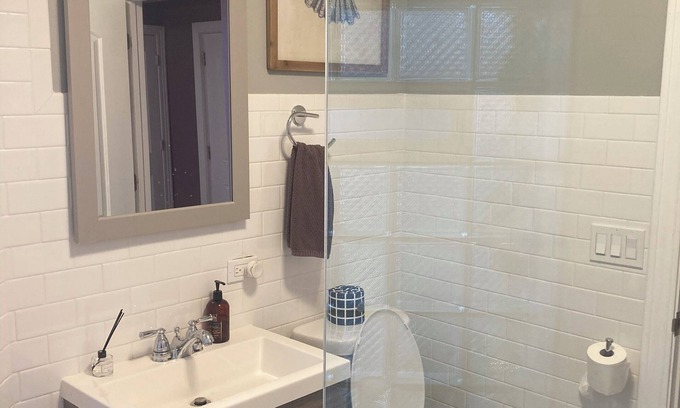 Boystown Apartment | Four bedroom - 2 bathroom apartment