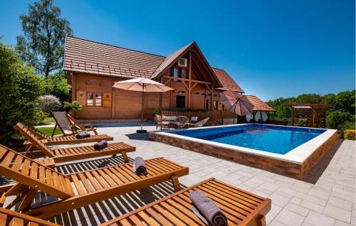 Kravarsko House | Four-Bedroom Holiday Home In Velika Buna
