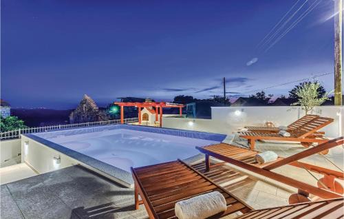 Unesic House | Four-Bedroom Holiday Home In Vinovo Gornje