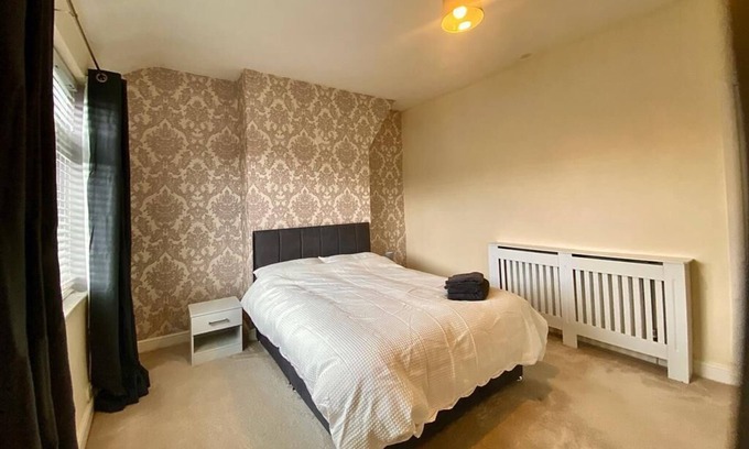 Ellesmere Port House | Four bedroom house - Ideal for contractors