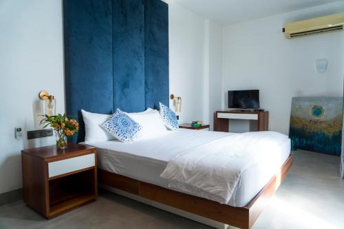 Wellawatta South Hotel | Four Petals Inn