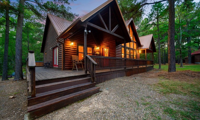 Broken Bow Cabin | Four Pines Cabin 3BR + game room