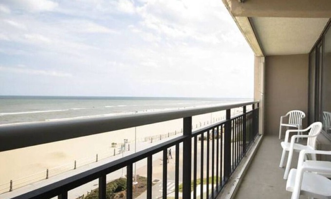 Northeast Virginia Beach Resort | Four Sails Resort Oceanfront condo with 2 Oceanfront Balconies