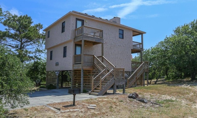 Tuckahoe House | Four Sandy Paws - Charming, home away from home, for you and you four-legged friend!