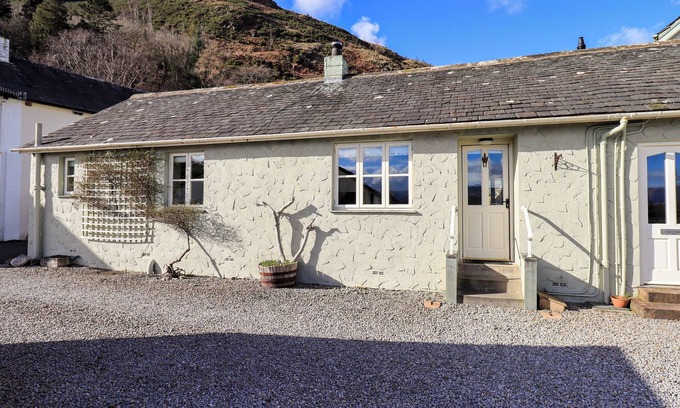 Thornthwaite Cottage | FOX HOWE, pet friendly, with open fire in Thornthwaite